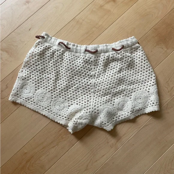 JCL lined macrame shorts - Picture 2 of 2